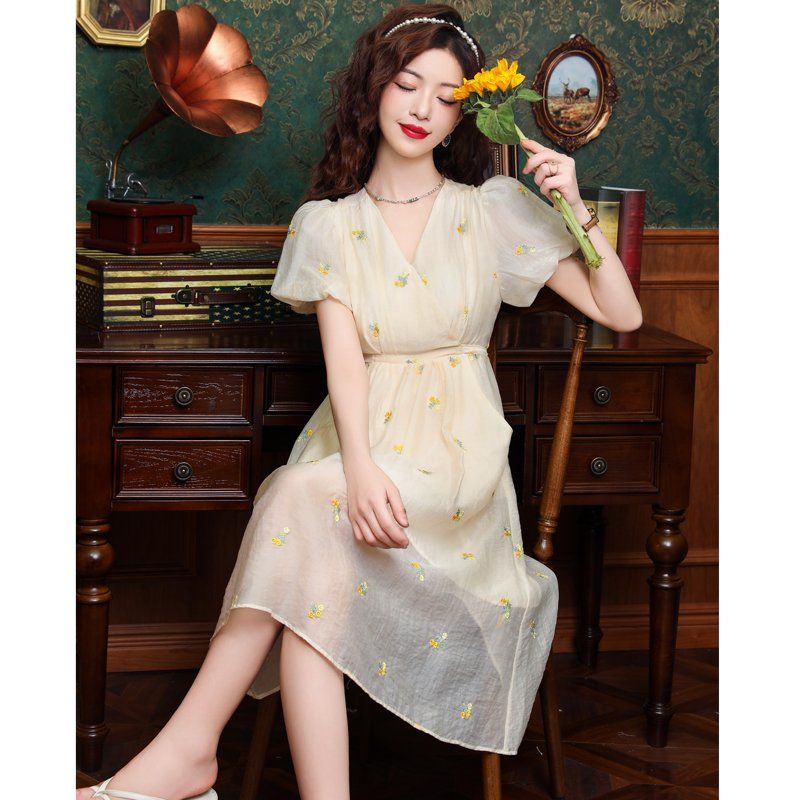 봄 여름 여성 브이넥 랩스타일 퍼프소매 잔꽃 플레어 뒷리본 시스루 롱원피스 아이보리플라워 - 상세 이미지 4