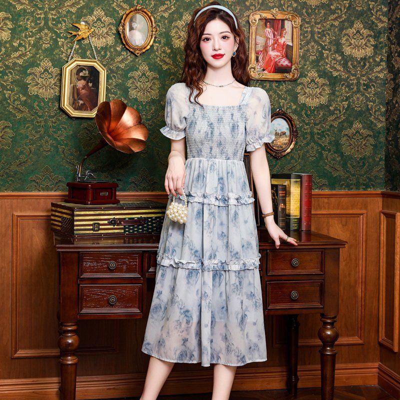 봄 여름 여성 X라인 스퀘어넥 스모킹밴딩 프린트 캉캉 시스루소매 롱원피스 페미닌룩 블루 - 상세 이미지 5