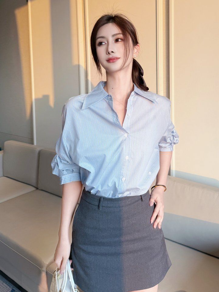 봄 여름 여성 스트레이트핏 스트라이프 폴로카라 셔링소매 반팔 셔츠 데일리룩 블루스트라이프 - 상세 이미지 5
