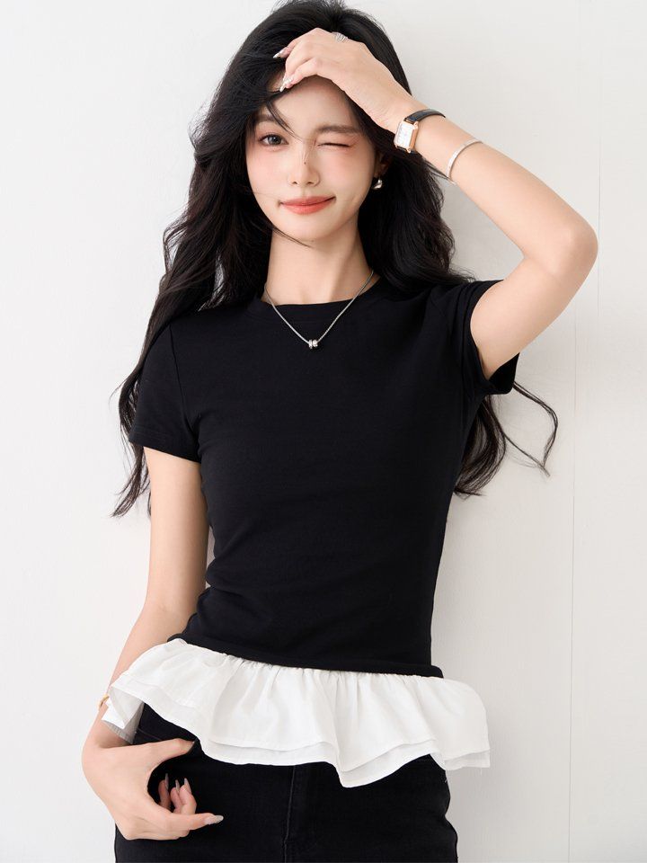 봄 여름 여성 슬림핏 라운드넥 밑단프릴 배색 반팔 티셔츠 페플럼 데일리룩 블랙 - 상세 이미지 5