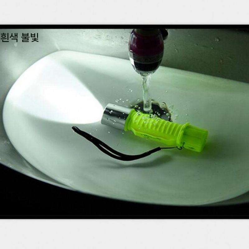 다이빙랜턴 수중 팔목손전등 잠수 전문 LED 라이트 T6 황광 배터리충전형 - 상세 이미지 3