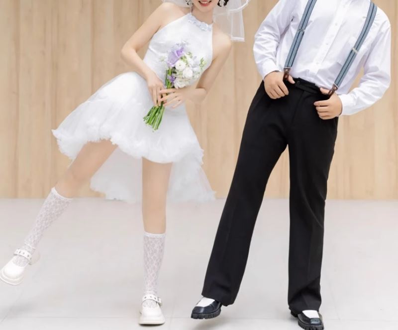 로맨틱 하이로우 드레스 셀프웨딩용 플레어 미니 원피스 이미지 6