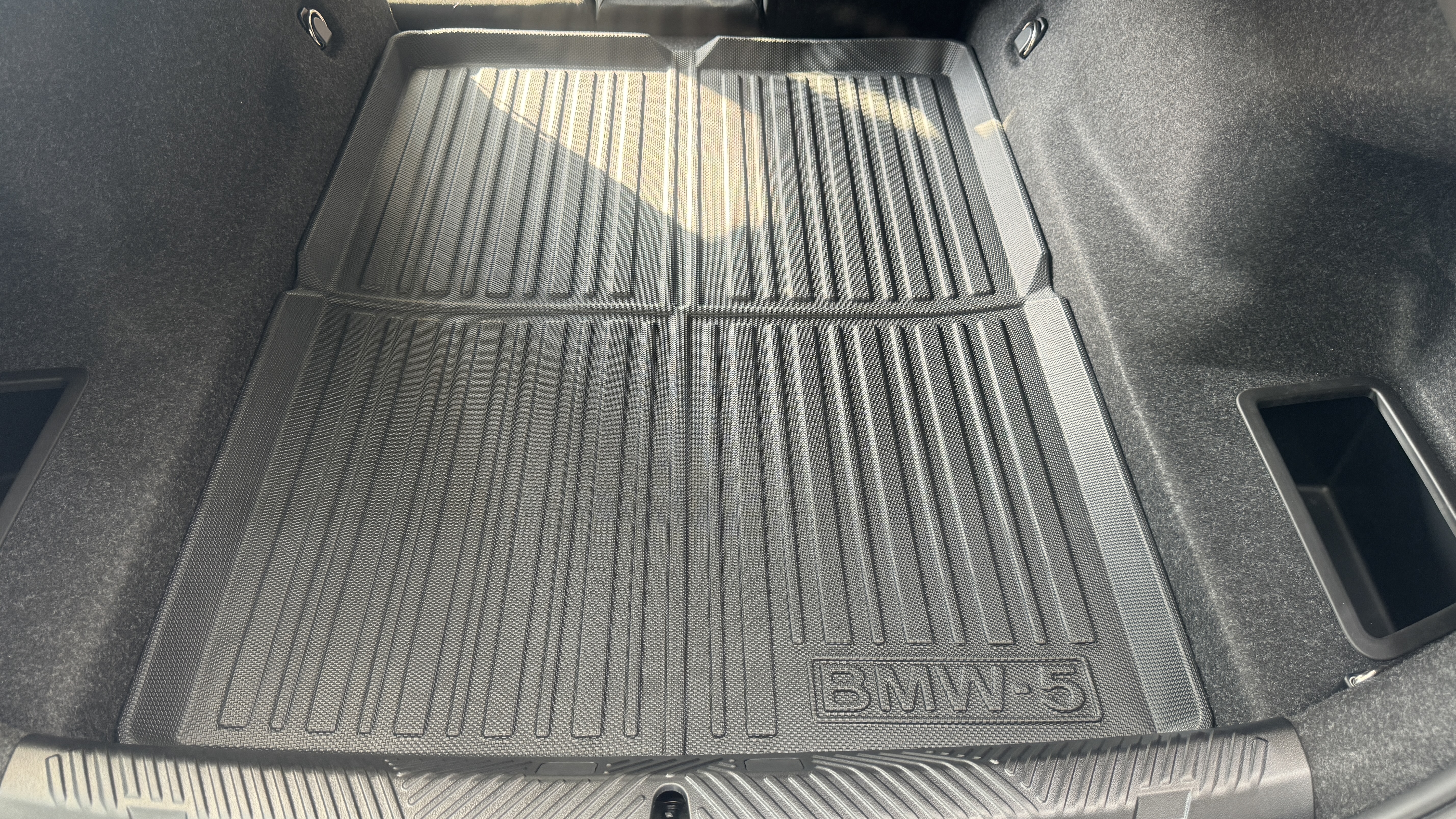 발키리 BMW 5시리즈(G60) 풀커버 3D 방수 오염방지 논슬립 차박 차량용 트렁크매트(호환)