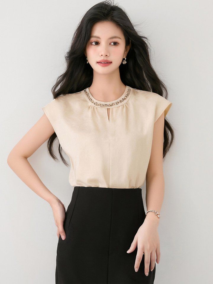 여성 여름 기본핏 키홀 캡소매 블라우스 출근룩 데일리룩 오피스룩 하객룩 세련된 베이지 - 상세 이미지 3