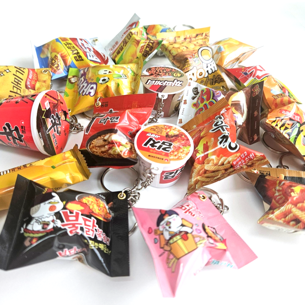 [신제품출시]귀여운 라면 과자 키링 농심 초코파이 불닭볶음면 불닭 열쇠고리 한국 간식 미국 일본 중국 베트남 선물 기념품 쓸데없는 쓸모없는