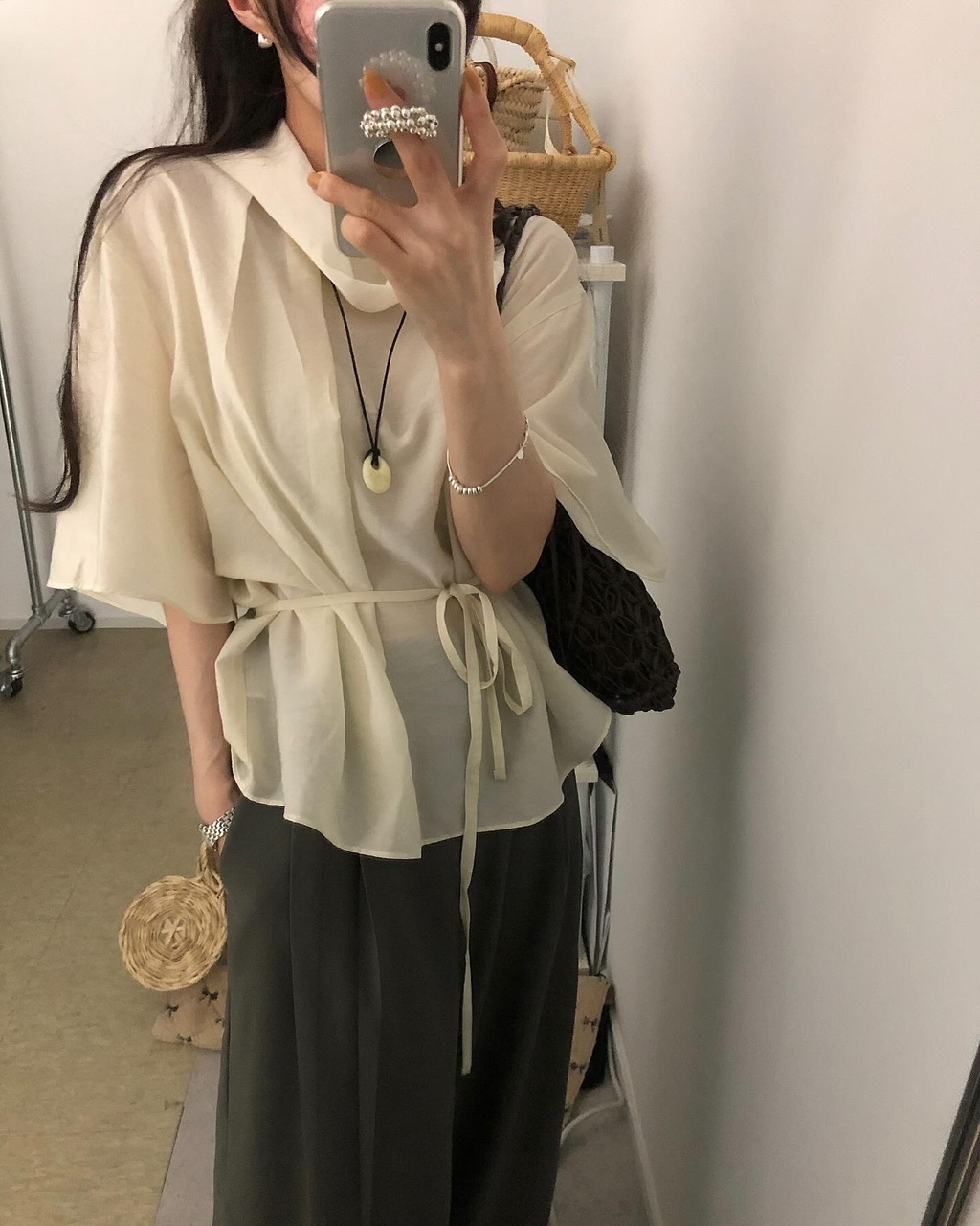 다지 여성 리버시블 랩 리본 핀턱 오버핏 루즈핏 반팔 빅카라 블라우스 이미지 3