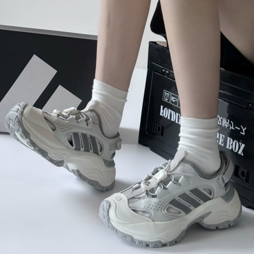 아디다스 스니커 샌들 코어 화이트 그레이 원 JP8899