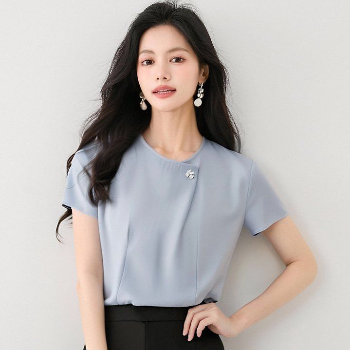 여성 봄 여름 라운드넥 핀턱 반팔 블라우스 출근룩 페미닌룩 단정한 기본 일자핏 - 상세 이미지 2