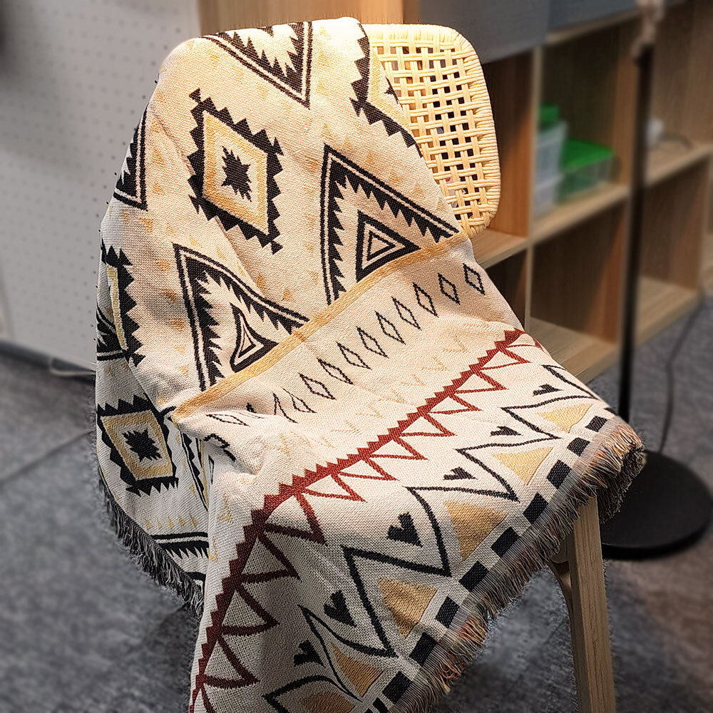 SFr 캠핑 삼각 체크 블랑캣 130x 180 감성 담요 러그 차박이불 소파 덮개