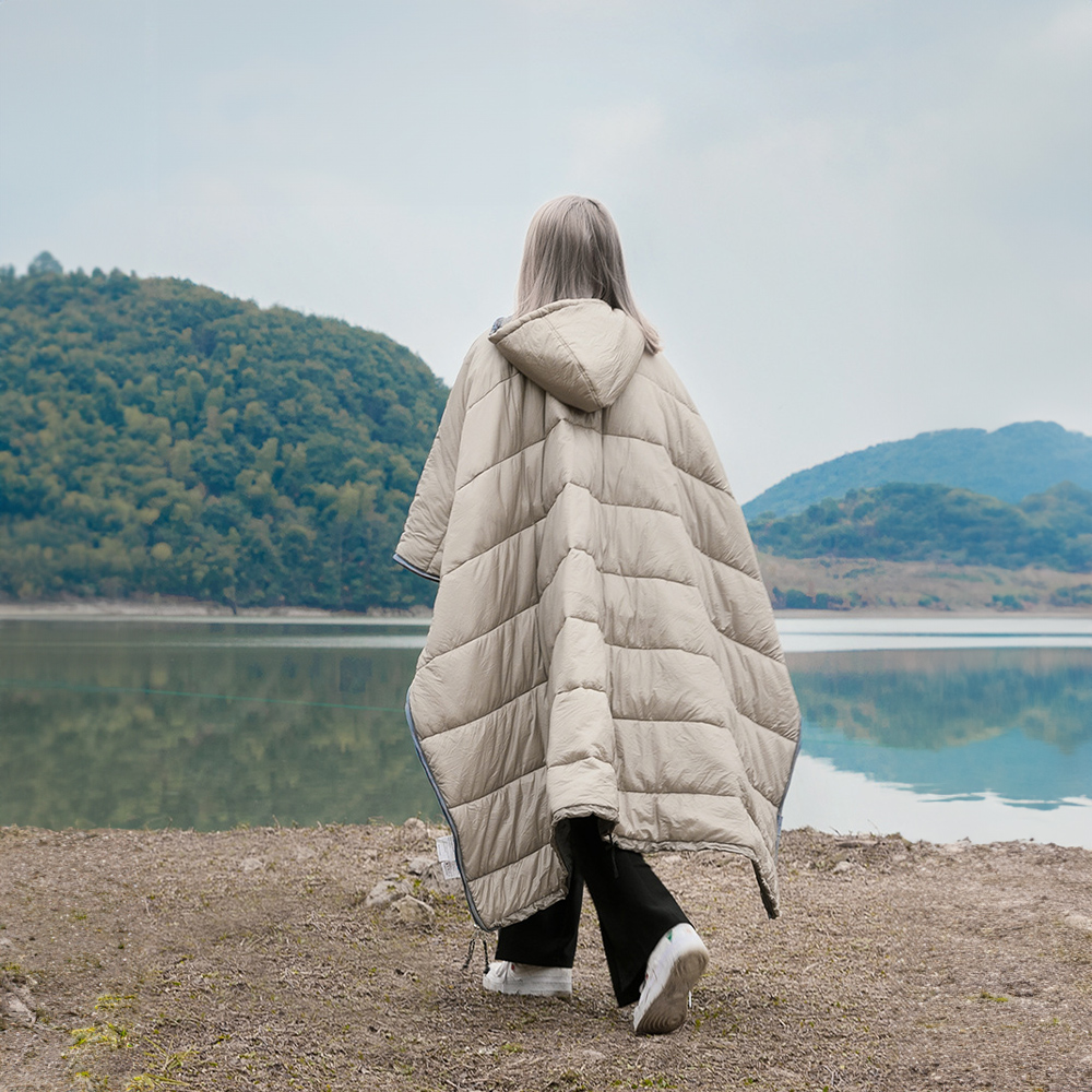 캠핑 패딩 초경량 침낭 망토 후드 입는 이불 담요 캠핑용 차박담요 - 메인 이미지