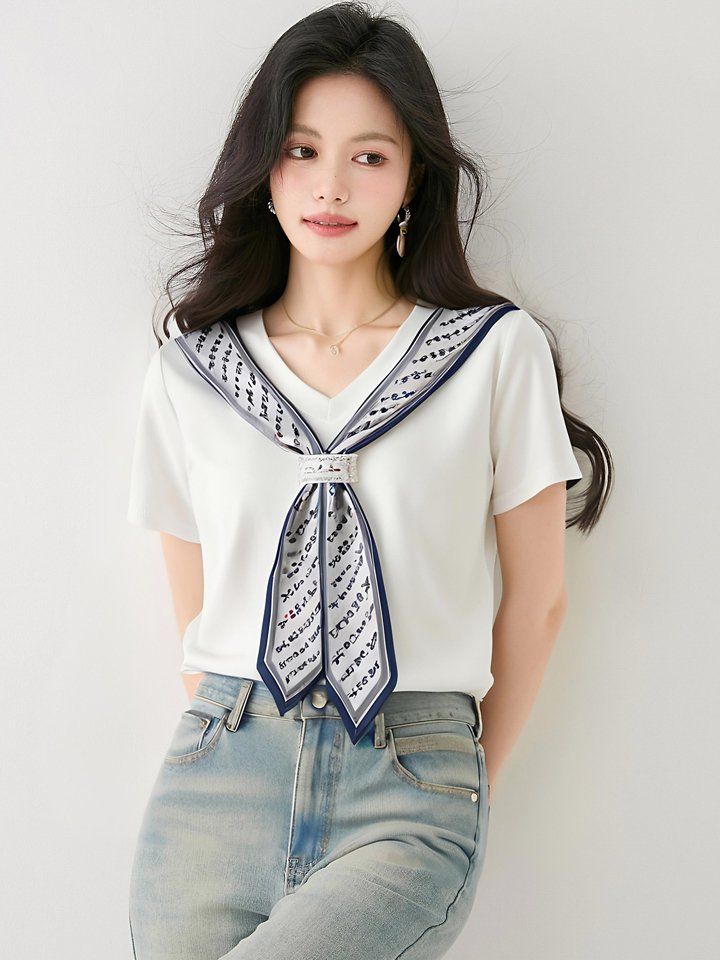 봄 여름 여성 스카프넥 레터링 반팔티 브이넥 링장식 캐주얼 티셔츠 데일리룩 - 상세 이미지 3