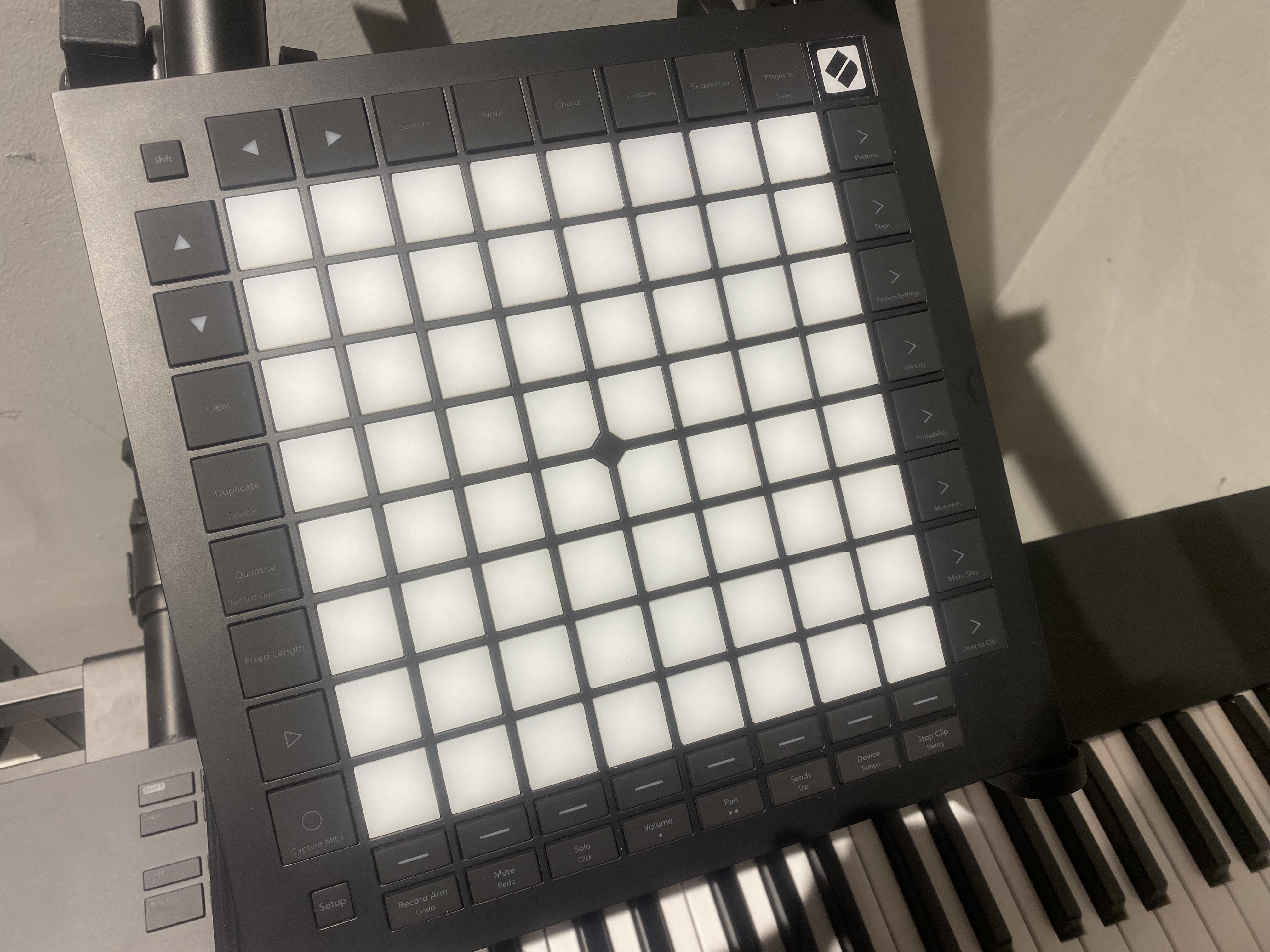 [B-STOCK] 노베이션 런치패드 PRO MK3 미디 컨트롤러 - 상세 이미지 2