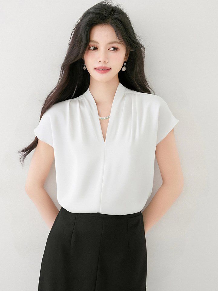 봄 여름 여성 브이넥 민소매블라우스 플러터소매 루즈핏 쉬폰 오피스룩 데일리 나시 - 상세 이미지 2