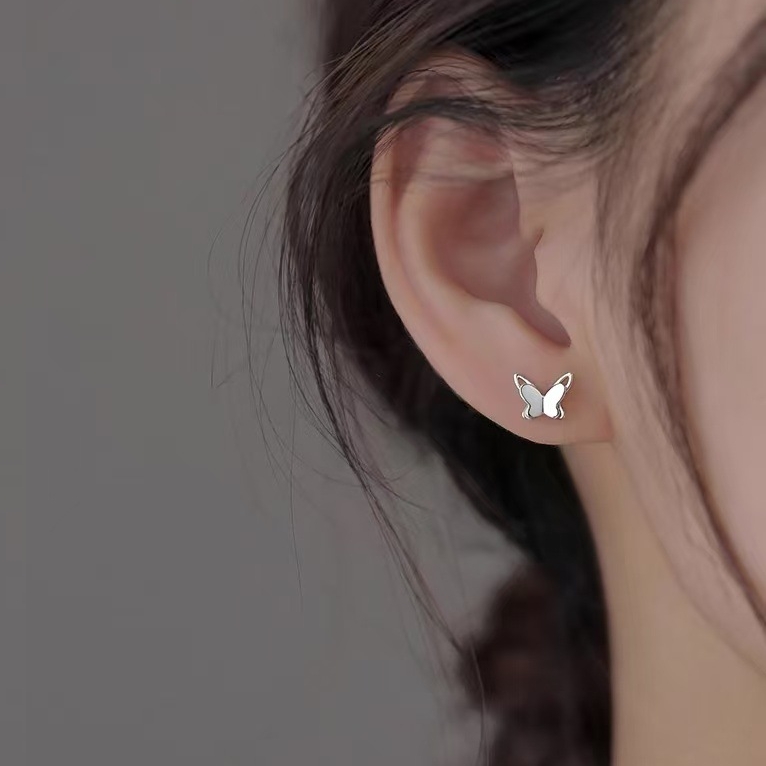 미니 나비 실버 귀걸이 N215 - 메인 이미지
