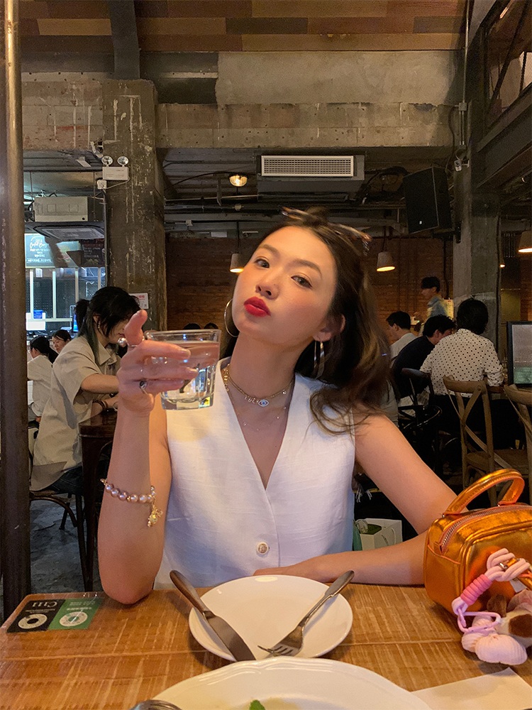 브이넥 쓰리버튼 린넨민소매조끼 캐주얼정장 루즈핏 고급 스타일 디자인 봄여름 화이트 - 상세 이미지 4