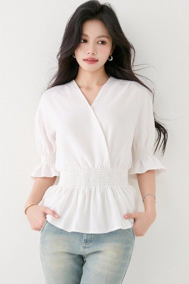 봄 여름 여성 브이넥블라우스 스모킹밴딩 페플럼 반팔 슬림핏 프릴소매 데일리룩 - 상세 이미지 5