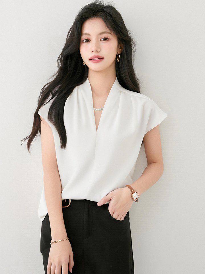봄 여름 여성 브이넥 민소매블라우스 플러터소매 루즈핏 쉬폰 오피스룩 데일리 나시 - 상세 이미지 5