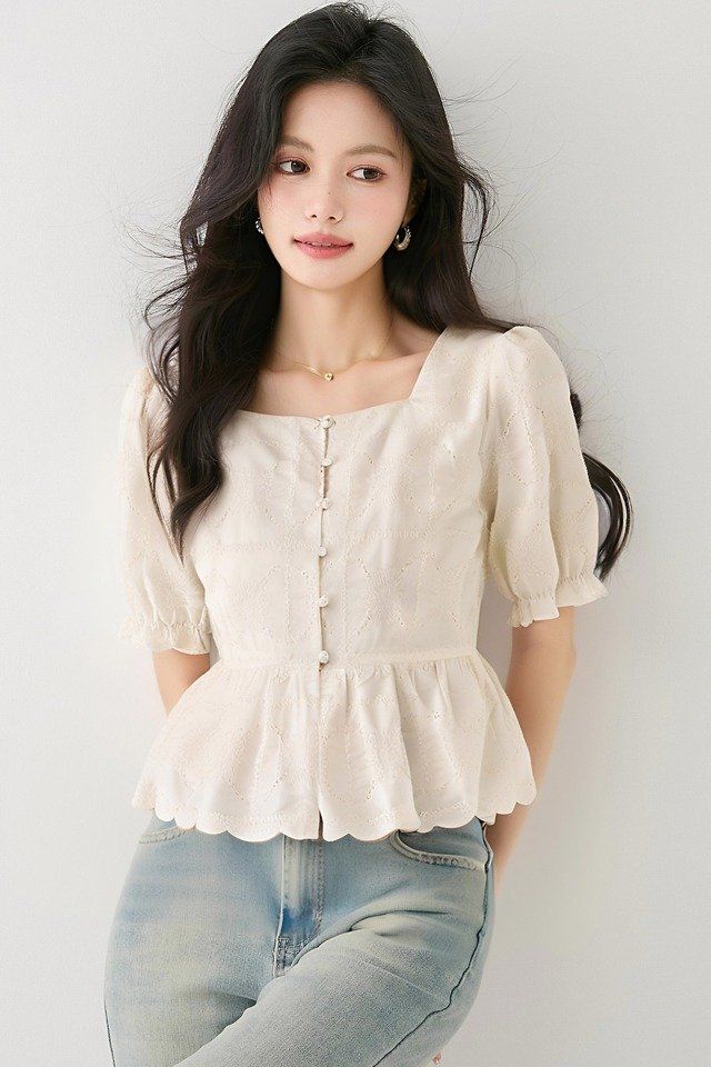 봄 여름 여성 스퀘어넥 반팔블라우스 페플럼 자수 펀칭 퍼프소매 데일리룩 크롭티 - 상세 이미지 5