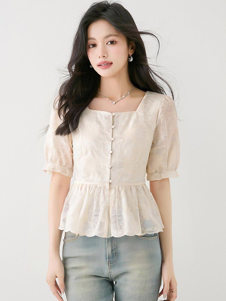 봄 여름 여성 스퀘어넥 반팔블라우스 페플럼 자수 펀칭 퍼프소매 데일리룩 크롭티 - 상세 이미지 4
