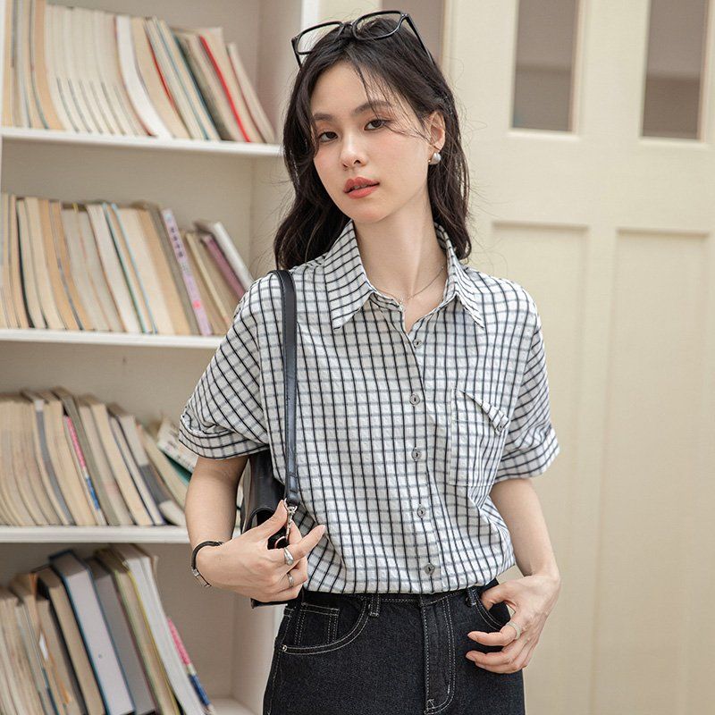 봄 여름 여성 브이넥 체크셔츠 반팔 슬림핏 데일리룩 캐주얼 남방 포켓 면블라우스 - 상세 이미지 2