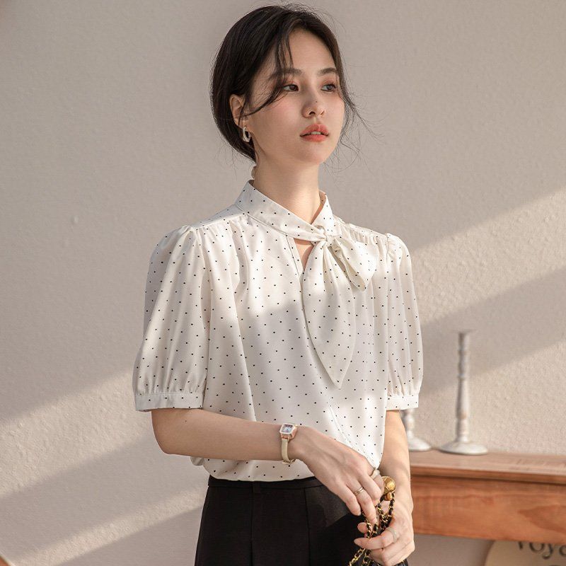 봄 여름 여성 리본타이블라우스 반팔 퍼프소매 도트 루즈핏 오피스룩 데일리 면셔츠 - 상세 이미지 4