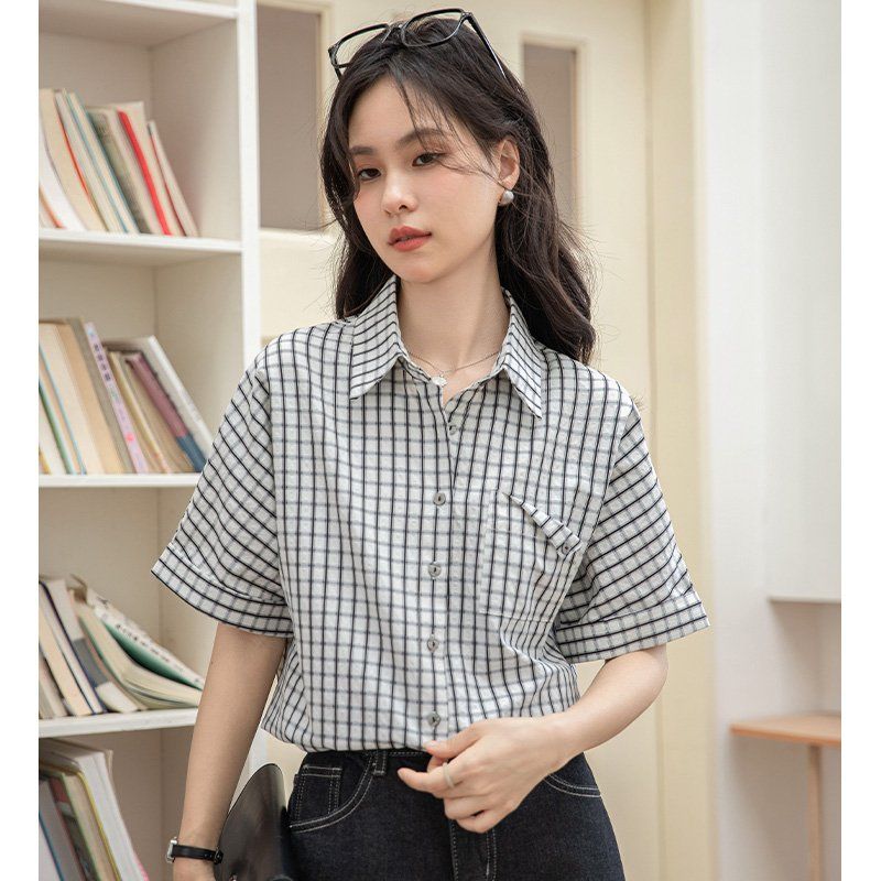 봄 여름 여성 브이넥 체크셔츠 반팔 슬림핏 데일리룩 캐주얼 남방 포켓 면블라우스 - 상품 이미지