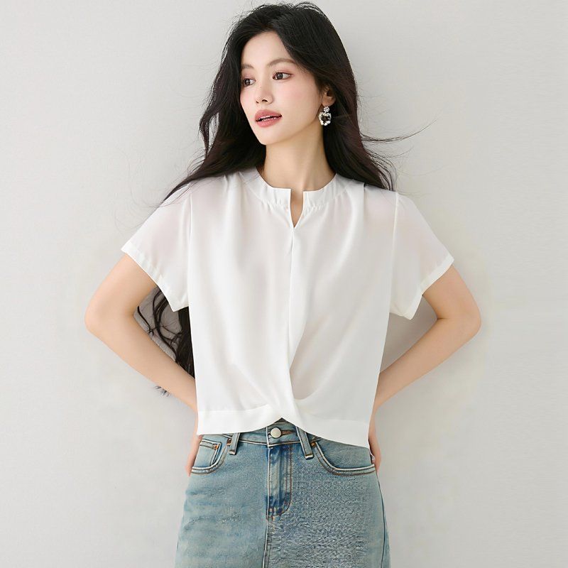 봄 여름 여성 브이넥 반팔블라우스 꼬임밑단 크롭 루즈핏 데일리룩 시원한 면티셔츠 - 메인 이미지