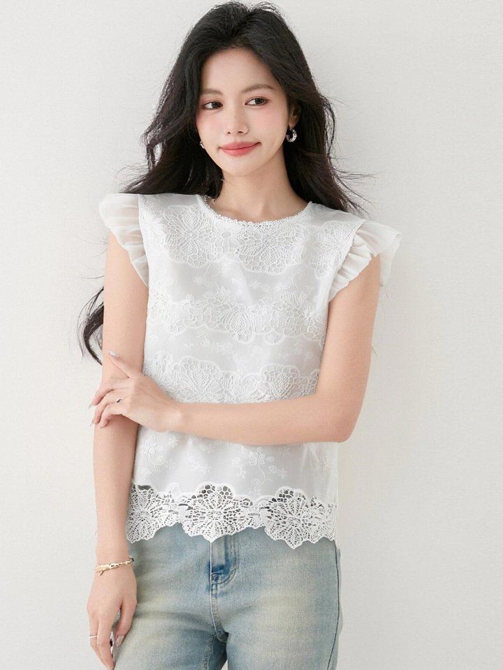 봄 여름 여성 라운드넥 민소매블라우스 레이스 프릴 루즈핏 펀칭 데일리룩 나시 면티 - 상세 이미지 4