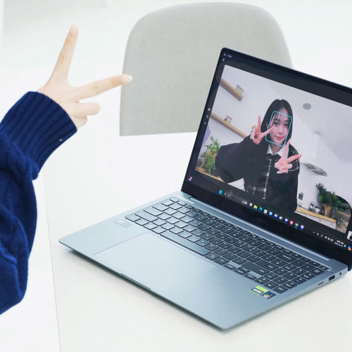 갤럭시북4 울트라 문스톤 그레이 측면