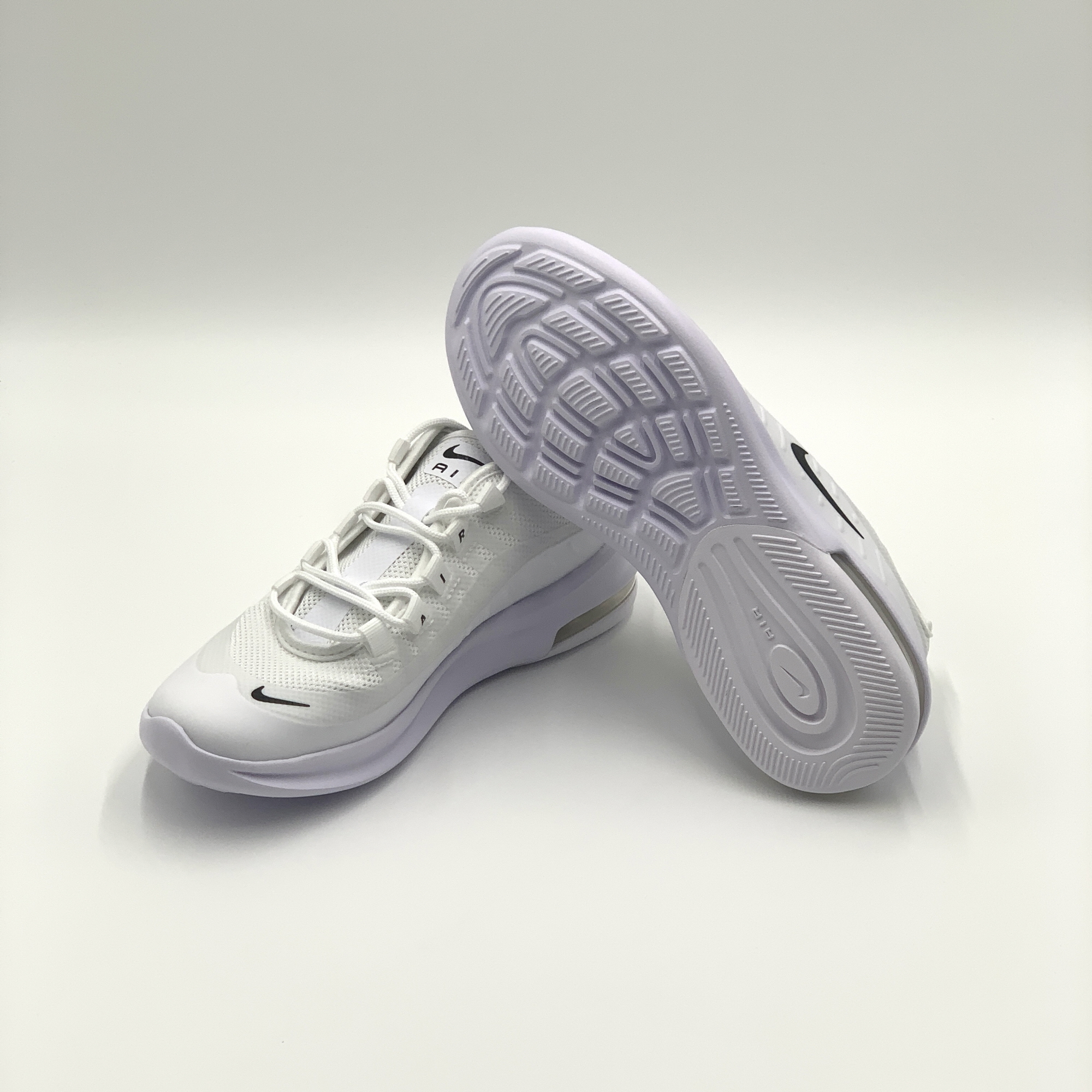 [국내매장판] 나이키 에어맥스 엑시스 발편한 신발 런닝화 헬스화 헬스장 커플 운동화 화이트(GS), 225