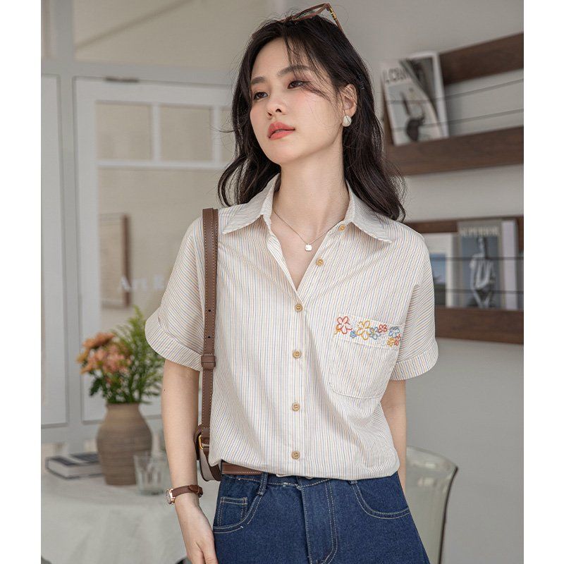 봄 여름 여성 브이넥 스트라이프셔츠 반팔 루즈핏 포켓자수 데일리룩 면블라우스 - 상세 이미지 4