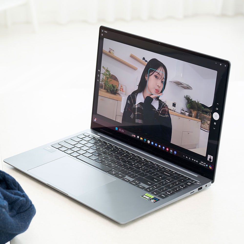 삼성전자 갤럭시북4 울트라 NT960XGL-X92A 인텔울트라9 SSD1TB 문스톤그레이 RTX4070 120HZ 게이밍 RAM32GB 노트북 - 상세 이미지 5