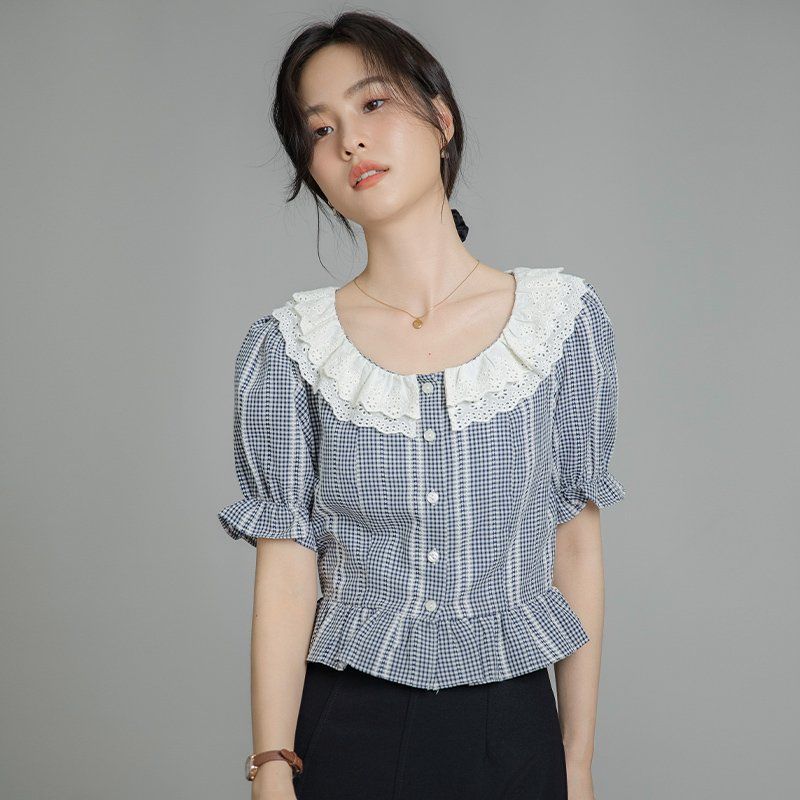 봄 여름 여성 라운드넥 체크블라우스 레이스 퍼프소매 페플럼 슬림핏 데일리룩 면티 - 상세 이미지 2
