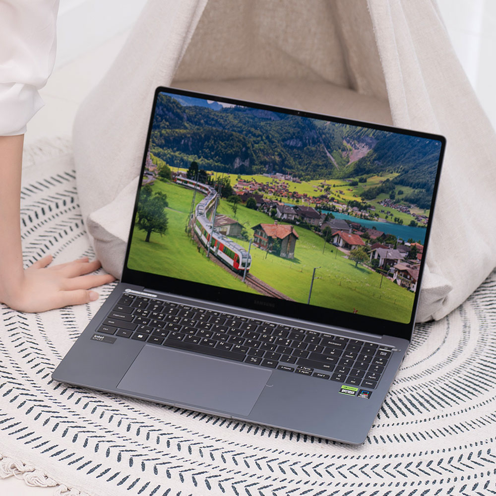 삼성전자 갤럭시북4 울트라 NT960XGL-X92A 인텔울트라9 SSD1TB 문스톤그레이 RTX4070 120HZ 게이밍 RAM32GB 노트북 - 상세 이미지 3