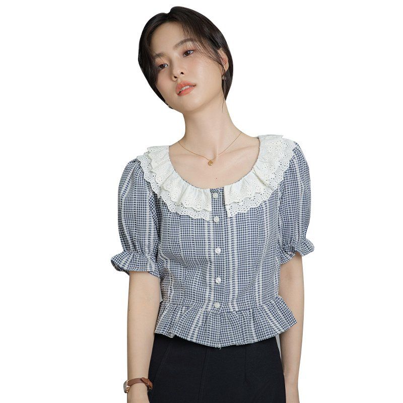 봄 여름 여성 라운드넥 체크블라우스 레이스 퍼프소매 페플럼 슬림핏 데일리룩 면티 - 상세 이미지 5