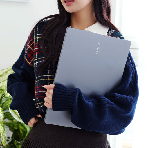 갤럭시북4 울트라 얇은 디자인