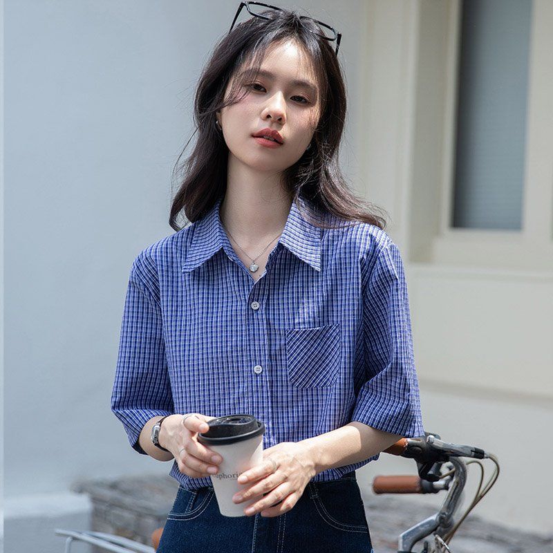 여성체크셔츠 브이넥 반팔 슬림핏 봄 여름 데일리룩 캐주얼 남방 포켓 면블라우스 - 상품 이미지