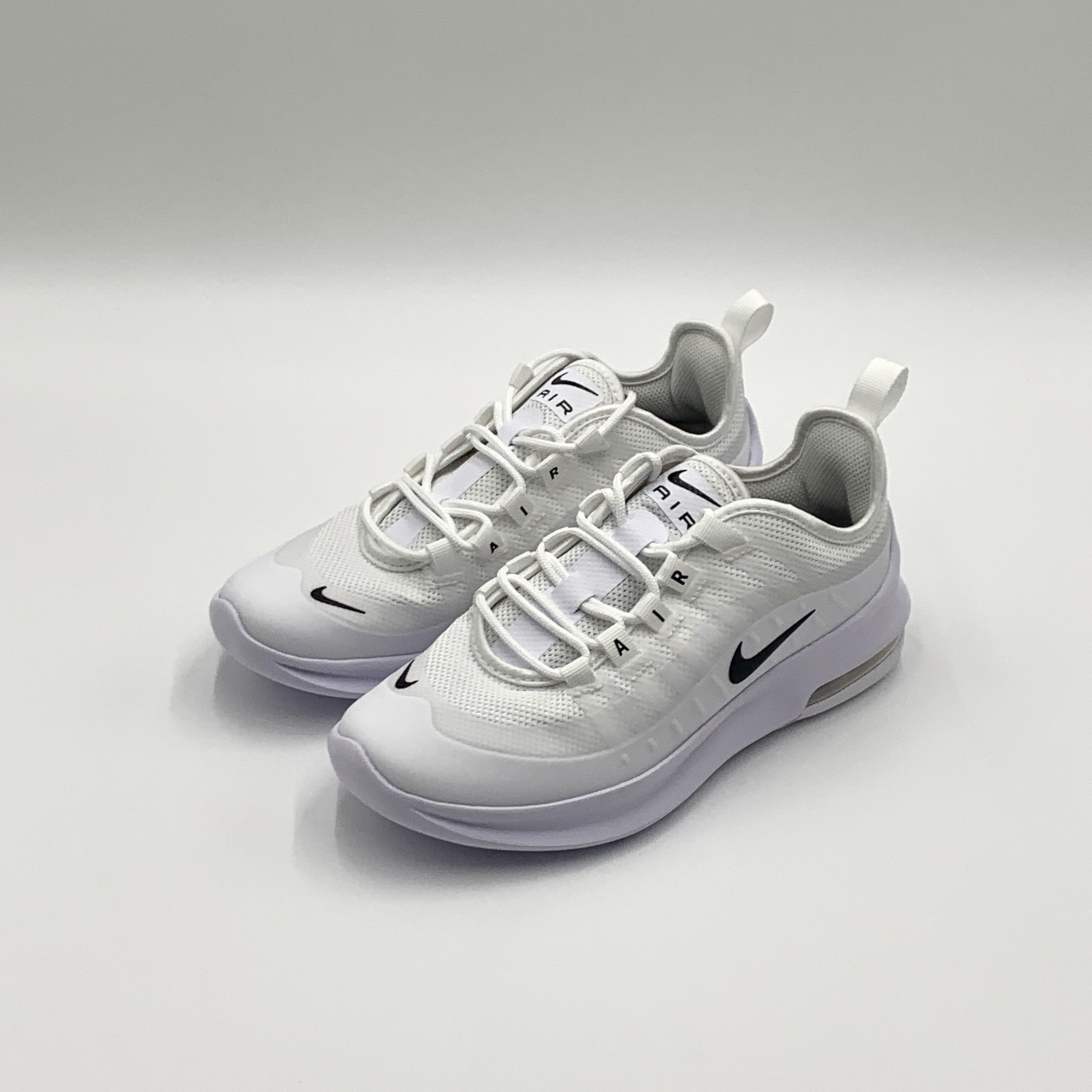 [국내매장판] 나이키 에어맥스 엑시스 발편한 신발 런닝화 헬스화 헬스장 커플 운동화 화이트(GS), 225