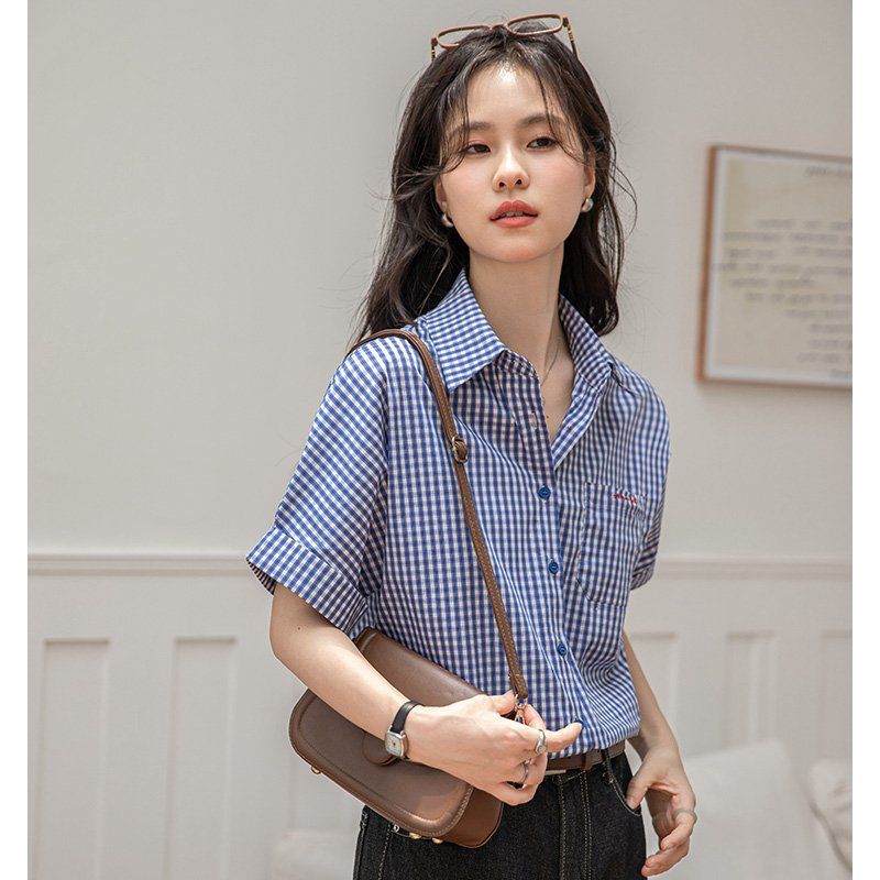 여성 봄 여름 체크 반팔 카라 셔츠 약간루즈핏 데일리룩 출근룩 캐주얼 블라우스 - 상세 이미지 4