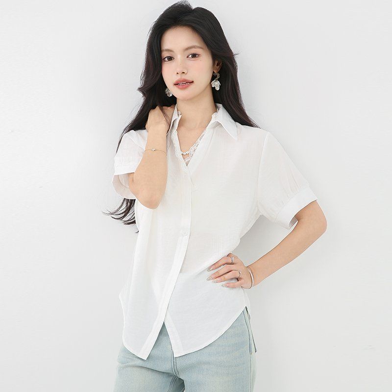 봄 여름 여성 브이넥 반팔블라우스 백스트랩 슬림핏 레이스카라 데일리룩 면티셔츠 - 메인 이미지