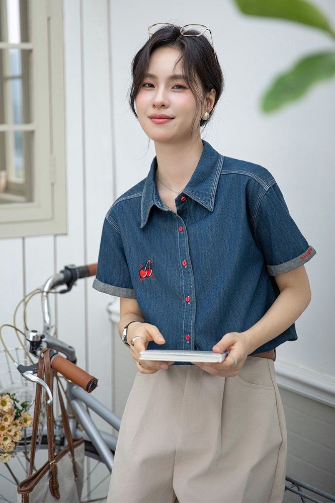 봄 여름 여성 브이넥 반팔셔츠 루즈핏 체리자수 데님 데일리룩 캐주얼 남방 면티 이미지 6