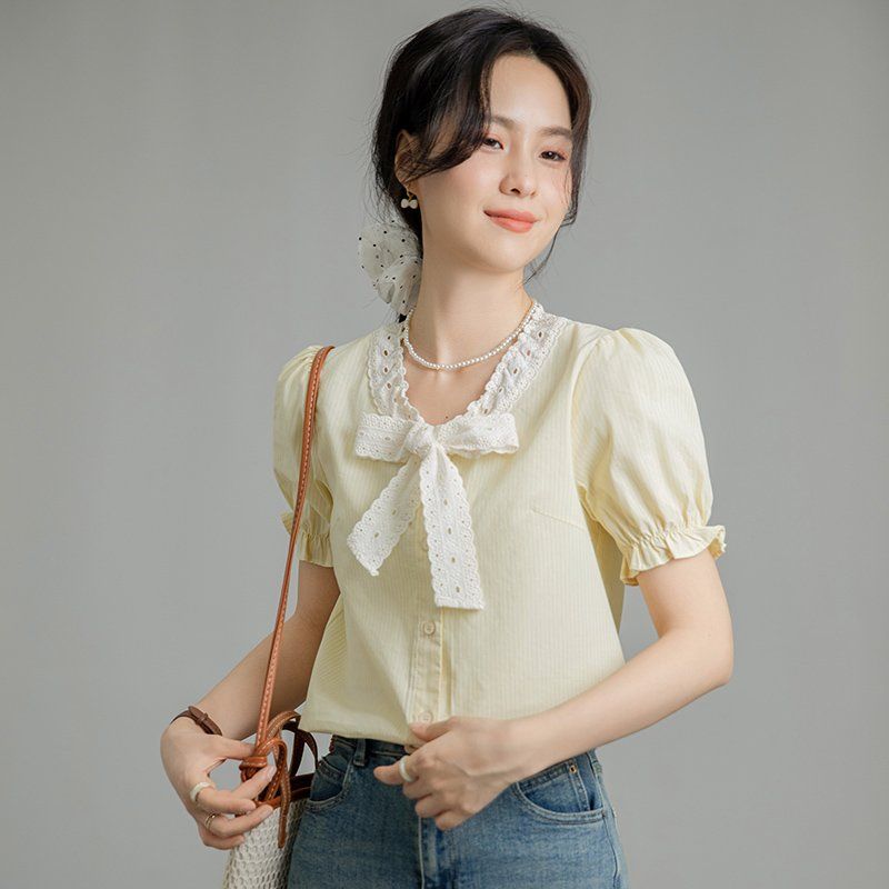봄 여름 여성 리본타이블라우스 반팔 퍼프소매 스트라이프 슬림핏 데일리룩 면셔츠 - 상품 이미지