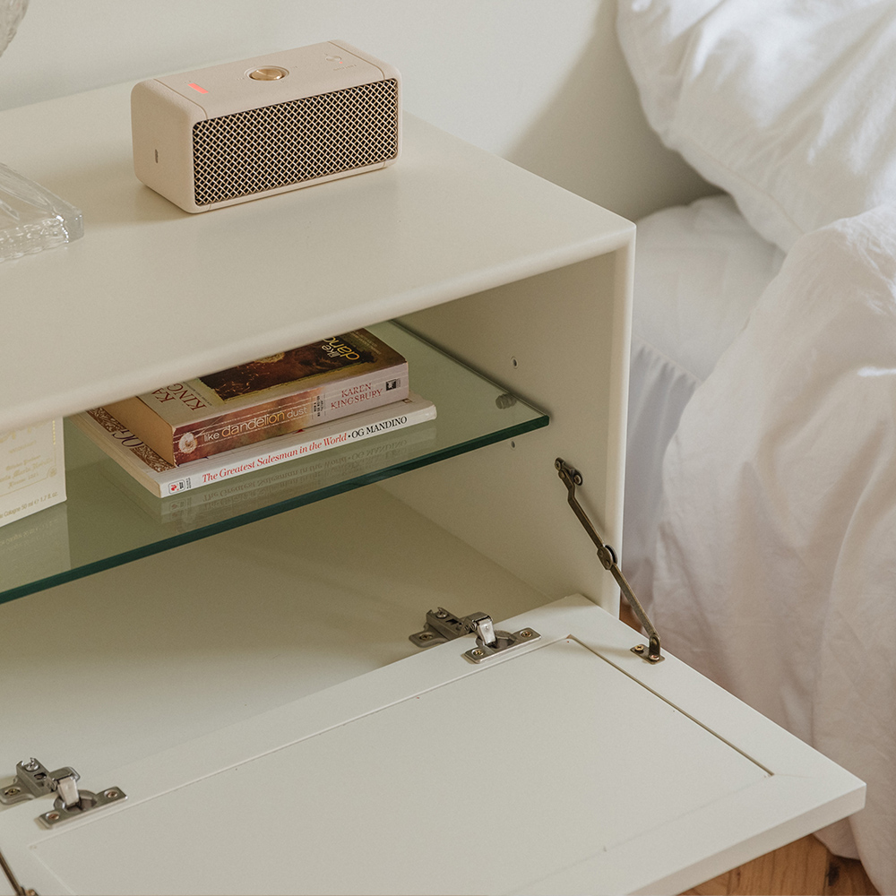 번드 우디 화이트 라탄 원목 침대 협탁