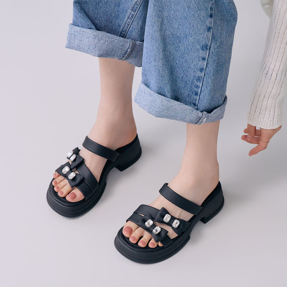 에스유니 큐빅 포인트 리본 스트랩 여름 여성 통굽 슬리퍼 바캉스 휴가 5cm