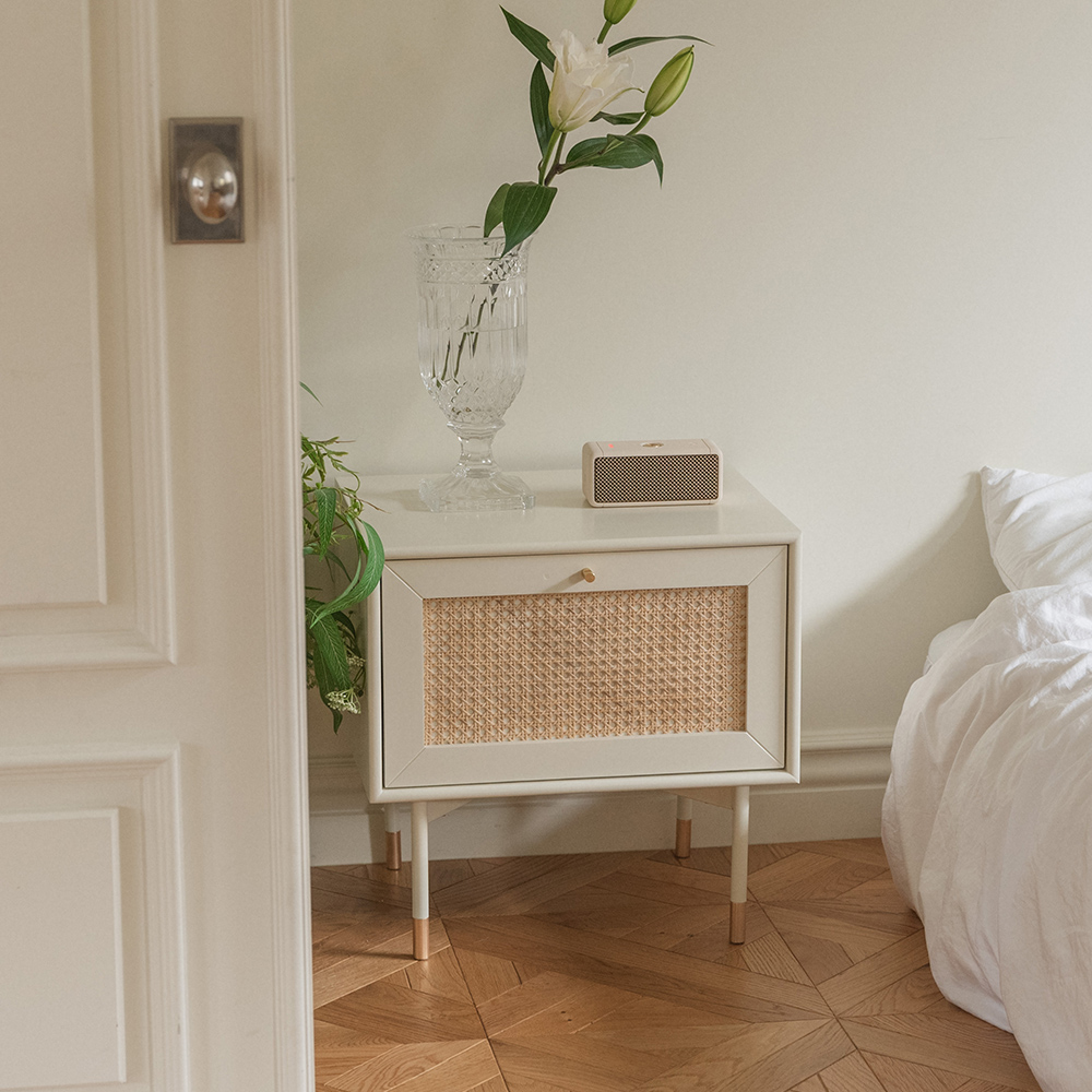 번드 우디 화이트 라탄 원목 침대 협탁