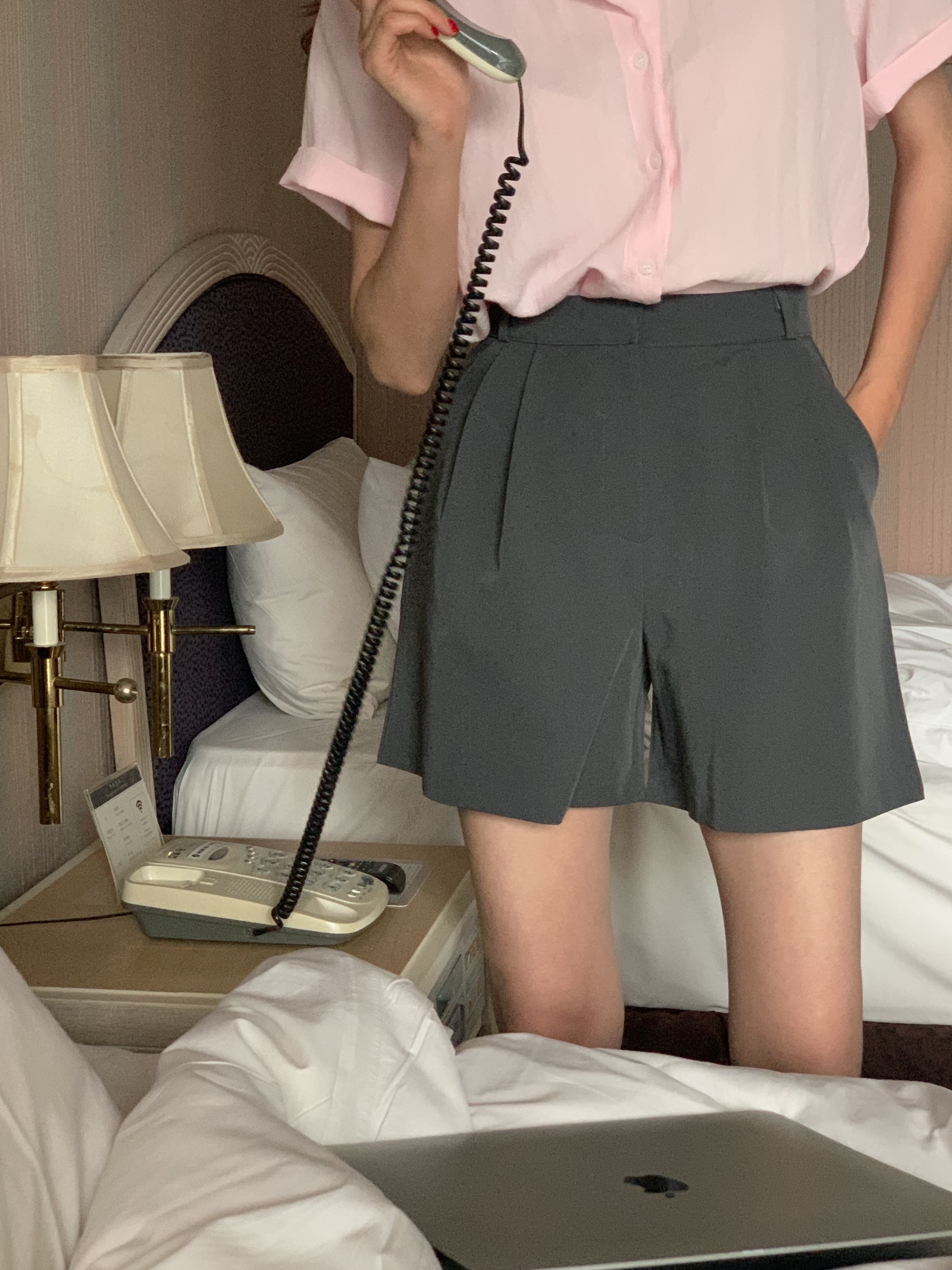 스칸 여성 핀턱 3부 반바지 하객룩 와이드핏 버뮤다 - 상품 이미지