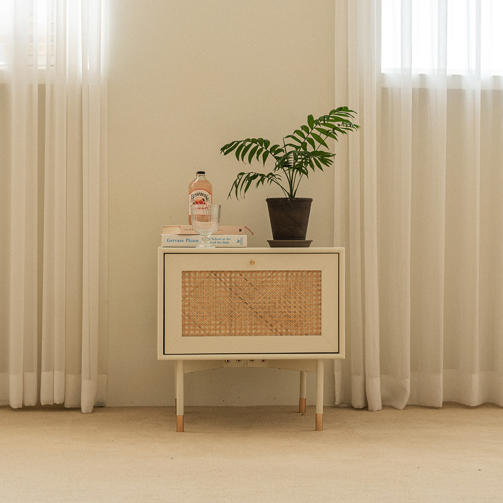 번드 우디 화이트 라탄 원목 침대 협탁