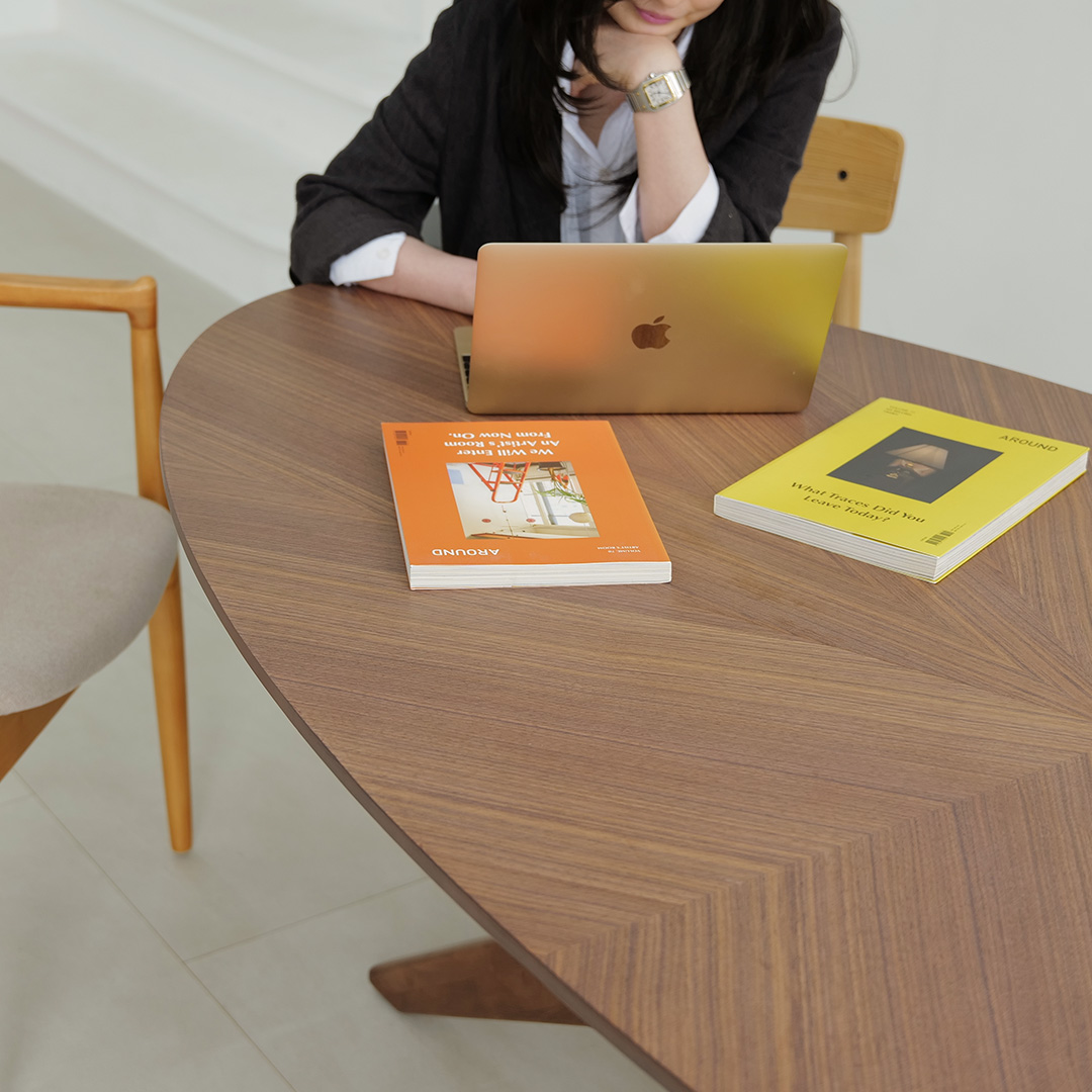 자야캠핑 반타 1724 월넛 원목 타원형 식탁 테이블