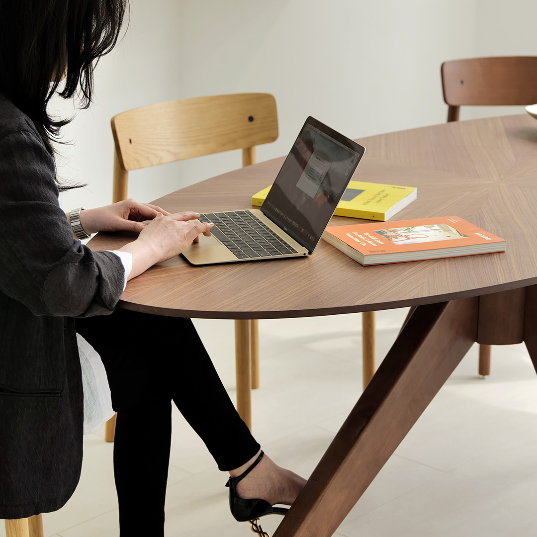 자야캠핑 반타 1724 월넛 원목 타원형 식탁 테이블