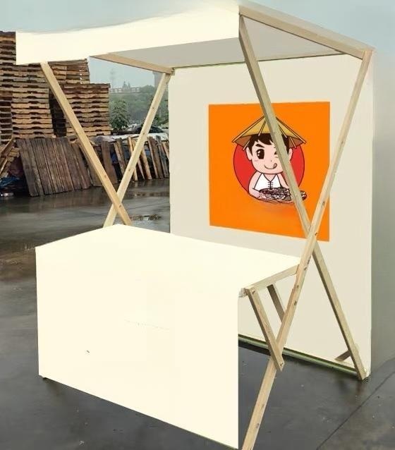 야외 원목 지붕형 판매대 이동식 간이 매대 행사용 진열대 나무 전시부스 플리마켓 목재 부스 테이블 접이식 플랫탑 132x60x200 - 상품 이미지
